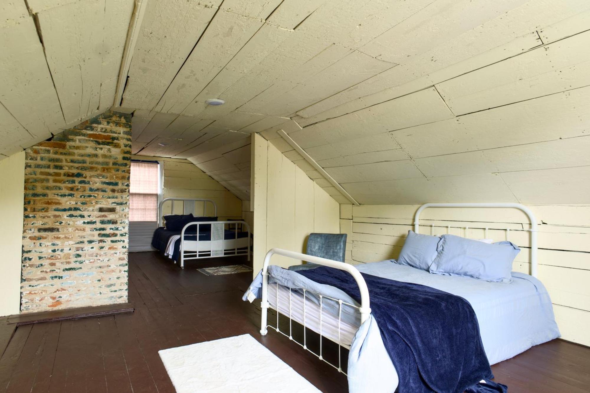 Borum House - 3 Bed, 2 & Half Bath, Full Kitchen, Heart Of Downtown Casa vacanze